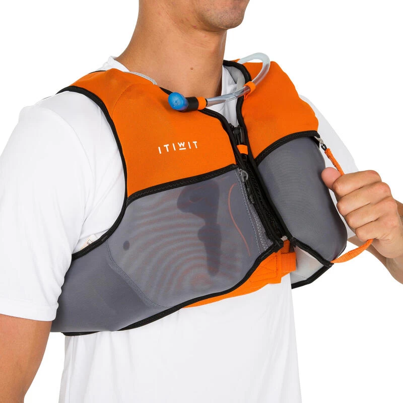 GILET AIDE A LA FLOTTABILITE SUP ET KAYAK WAIRGO HYDRATATION 50N ORANGE 5 GILET AIDE A LA FLOTTABILITE SUP ET KAYAK WAIRGO HYDRATATION 50N ORANGE – Image 3